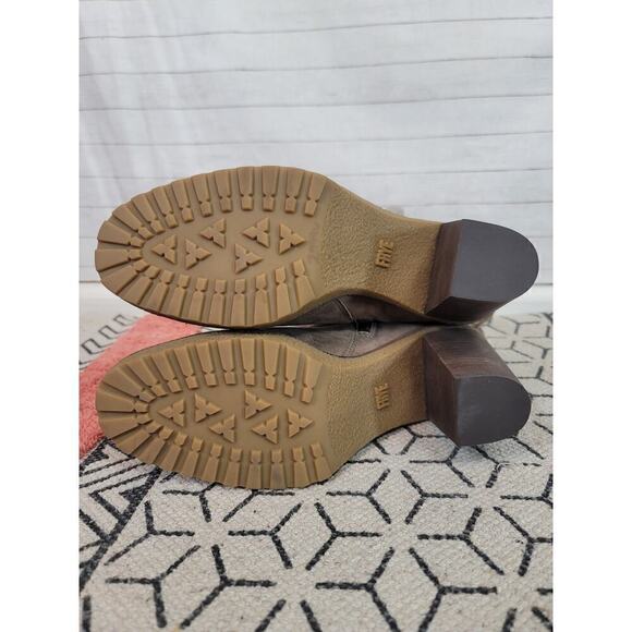 Frye Jen Shearling Ankle Booties in Taupe, sz 9 - Picture 11 of 16